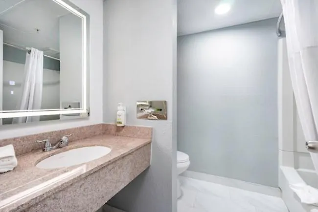 Baymont By Wyndham - Chicago - - O'hare