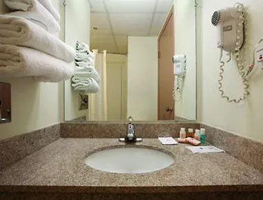 Hotel Baymont By Wyndham - Chicago - - O'hare