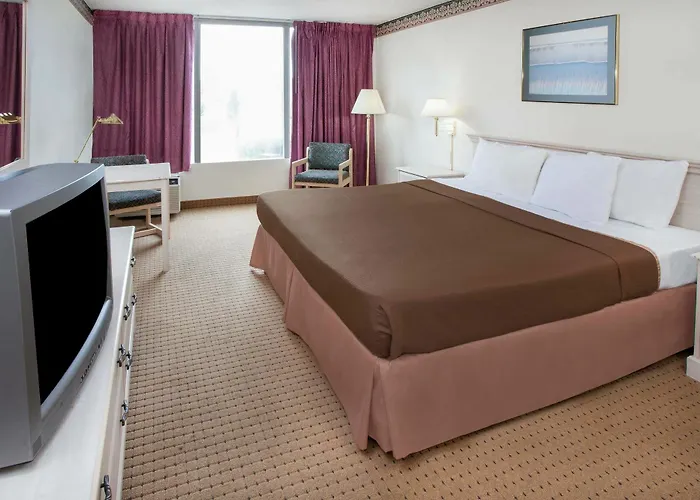 Hotel Baymont By Wyndham - Chicago - - O'hare