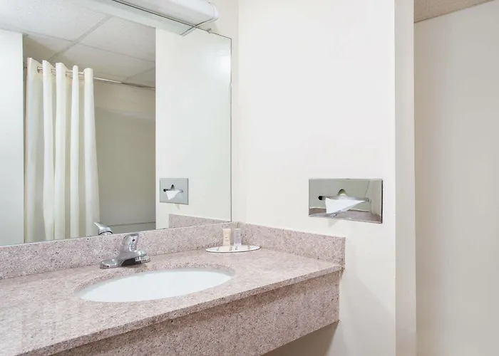 Hotel Baymont By Wyndham - Chicago - - O'hare Addison